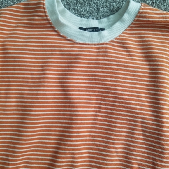 Forever 21 cropped sweatshirt - Picture 3 of 7